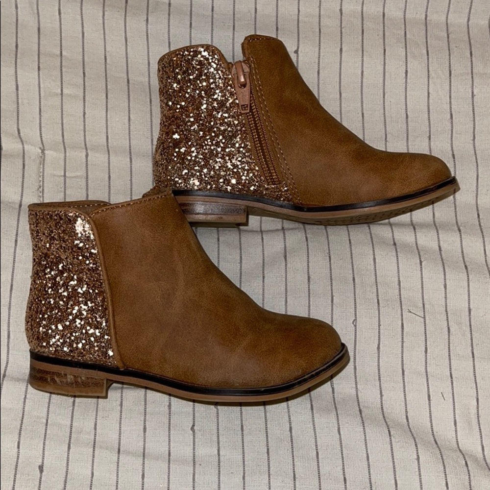 Toddler Cat & Jack booties Size 8